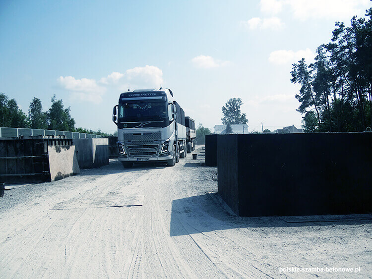 Transport szamb betonowych  w Otmuchowie